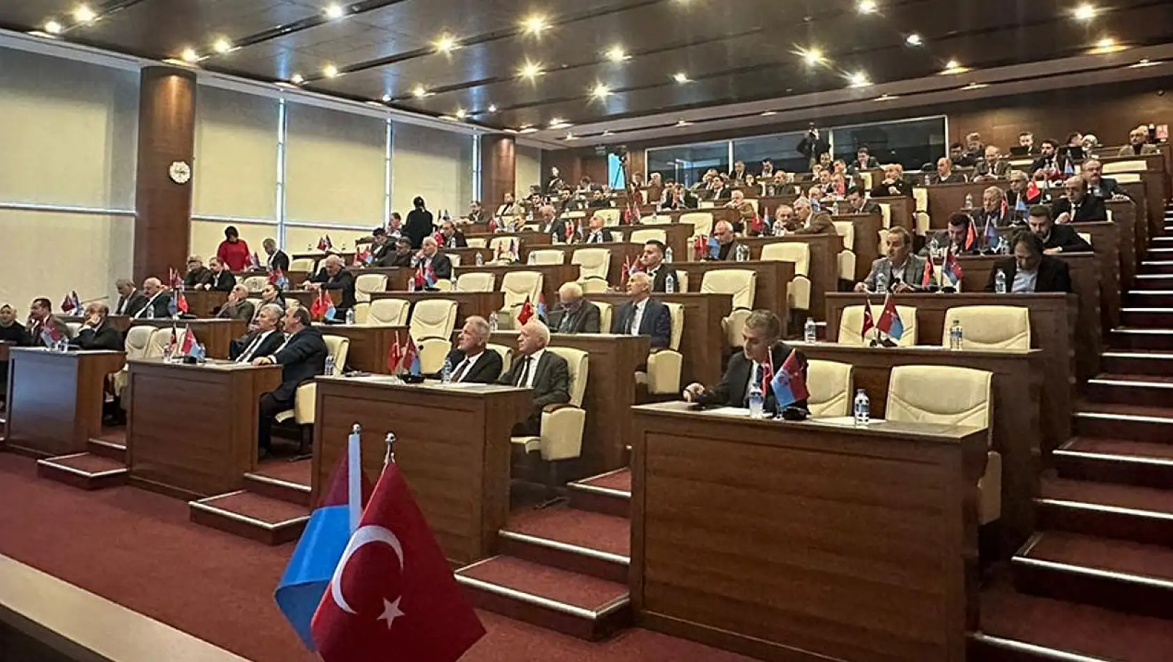 Trabzon Büyükşehir Meclisi'nde gerilim: Mandacı sözü tansiyonu yükseltti