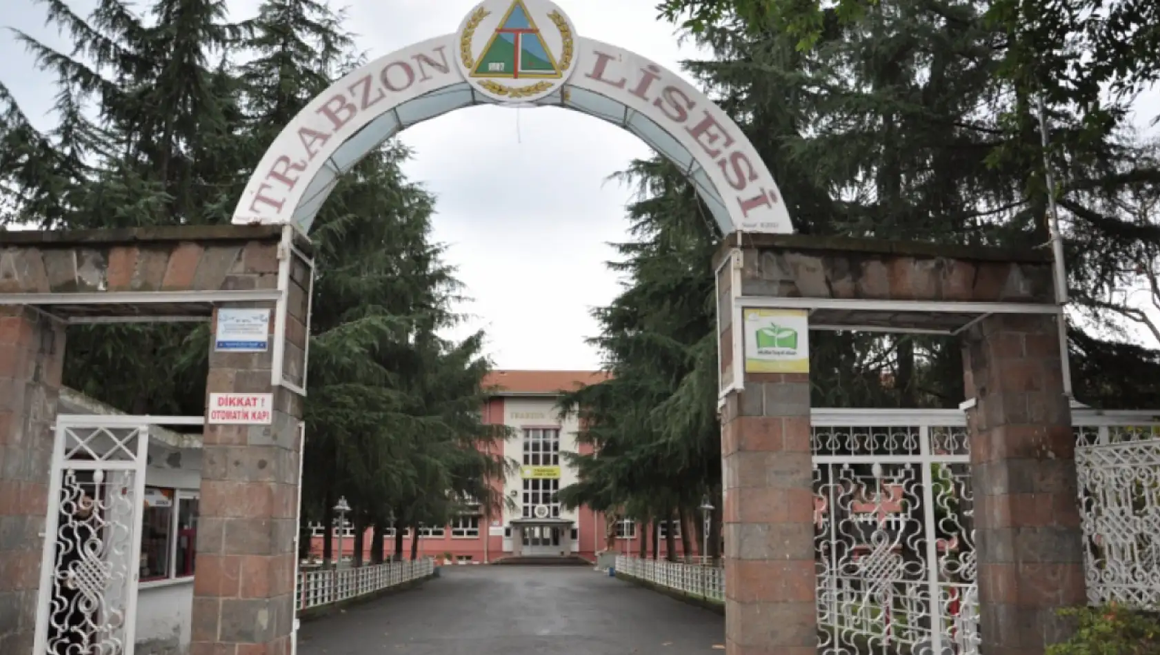 Trabzon'un gözde liselerinde 'öğretmen krizi' iddiası