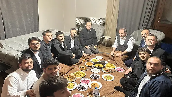 Akçaabat Belediye Başkanı sahurda öğrencilerle bir araya geldi