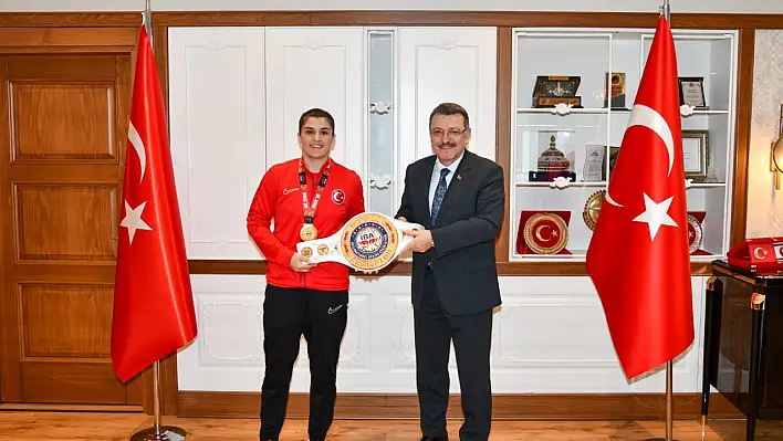 Busenaz Sürmeneli Trabzon'a geldi