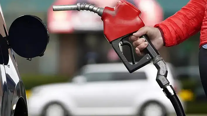 Cebiniz yanacak! Benzine büyük zam geldi, motorine de zam gelecek!