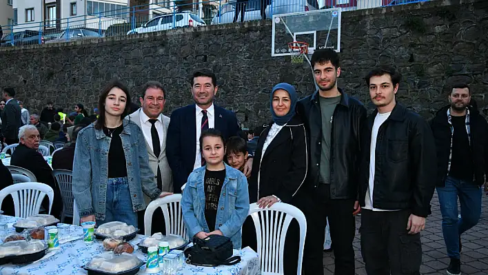 Ortahisar Belediye Başkanı Ahmet Kaya mahalle sakinleriyle iftarda bir araya geldi