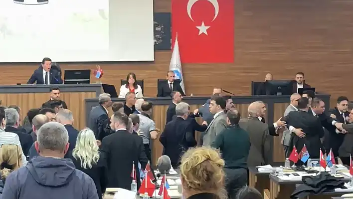 Ortahisar Belediye Meclisi'nde Atatürk tartışması kavgaya dönüştü!