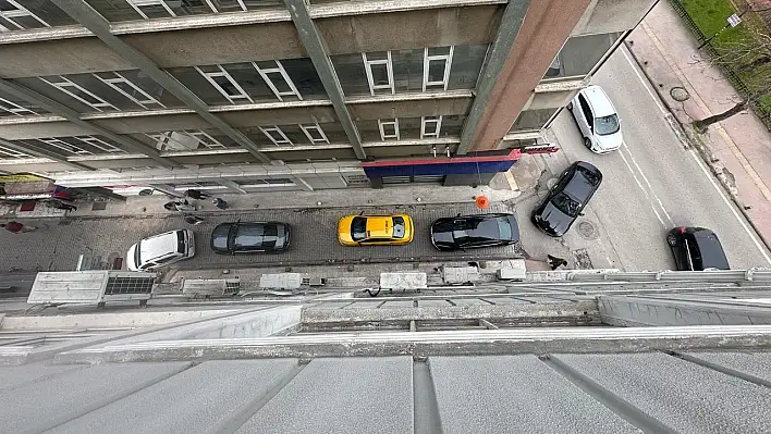 Samsun'da sorumsuz sürücü yolu tıkadı, Diğer sürücüler tepki gösterdi