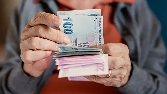 SGK emeklilere müjdeler verdi! Sağlık destek paketi genişletildi