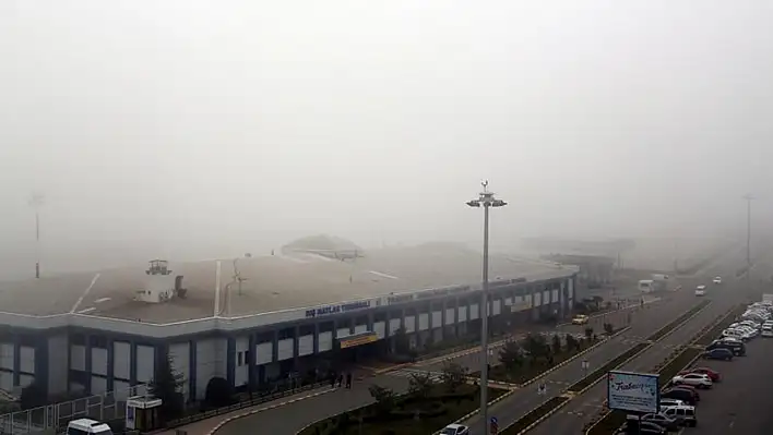 Trabzon'da yoğun sis nedeniyle uçak seferleri iptal oldu