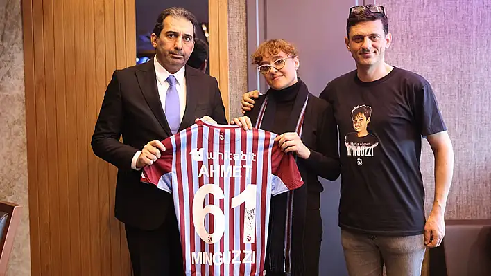 Trabzonspor'dan Mattia Ahmet Minguzzi'nin ailesine başsağlığı ziyareti yapıldı ve forma hediye edildi