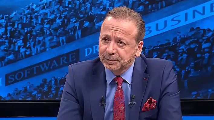 Yorumcu Zeki Uzundurukan'dan Enis Destan'a sert eleştiri