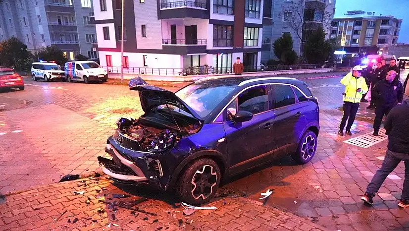 Samsun'da SUV ile otomobil çarpıştı: 6 kişi yaralandı